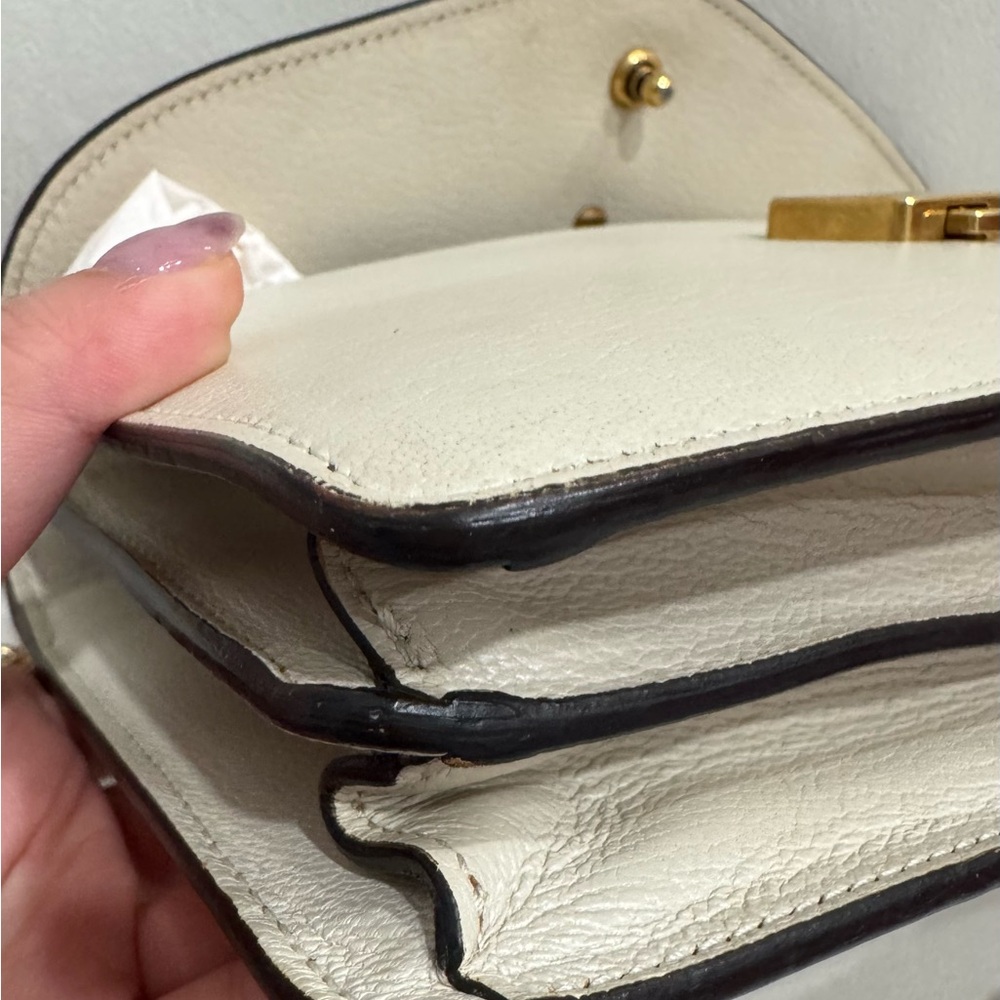 Gucci Chic Black Clutch with Gold Accents and Sleek Design - Picture 9 of 14